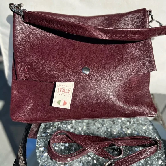 NWT CROSSBODY-MADE IN ITALY LEATHER BAG - Giftable 🎁 Beautiful soft leather